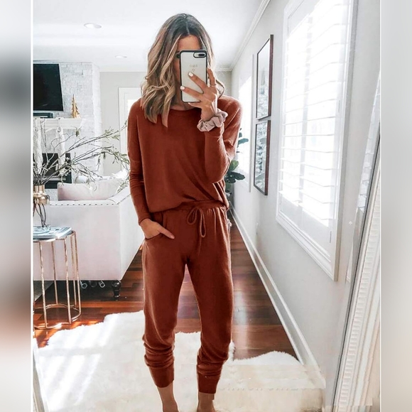 Women's 2pc. Outfit Brick Red Long Sleeve CrewNeck Top and Pants Tracksuit - Picture 3 of 6